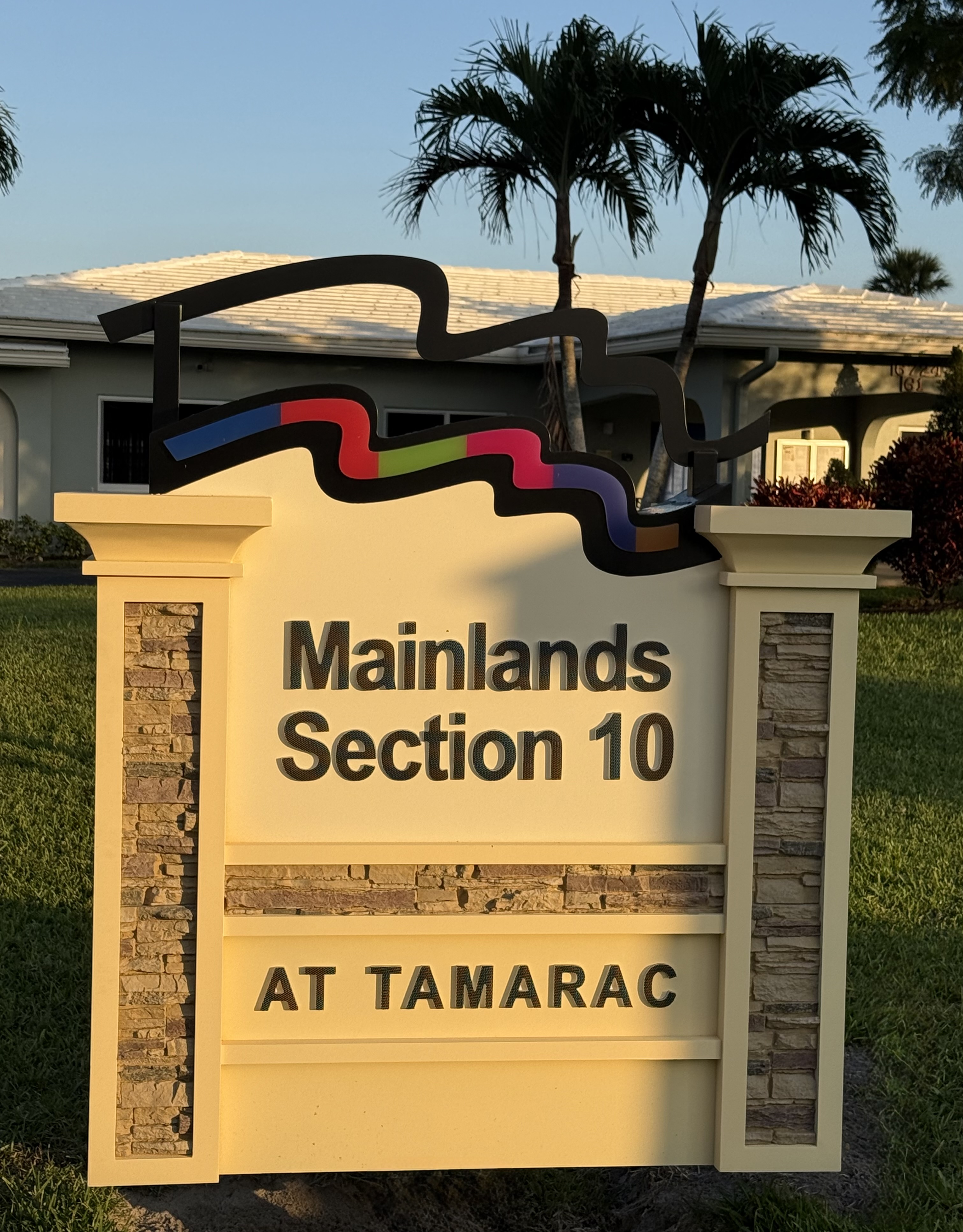 Mainland Section 10 logo